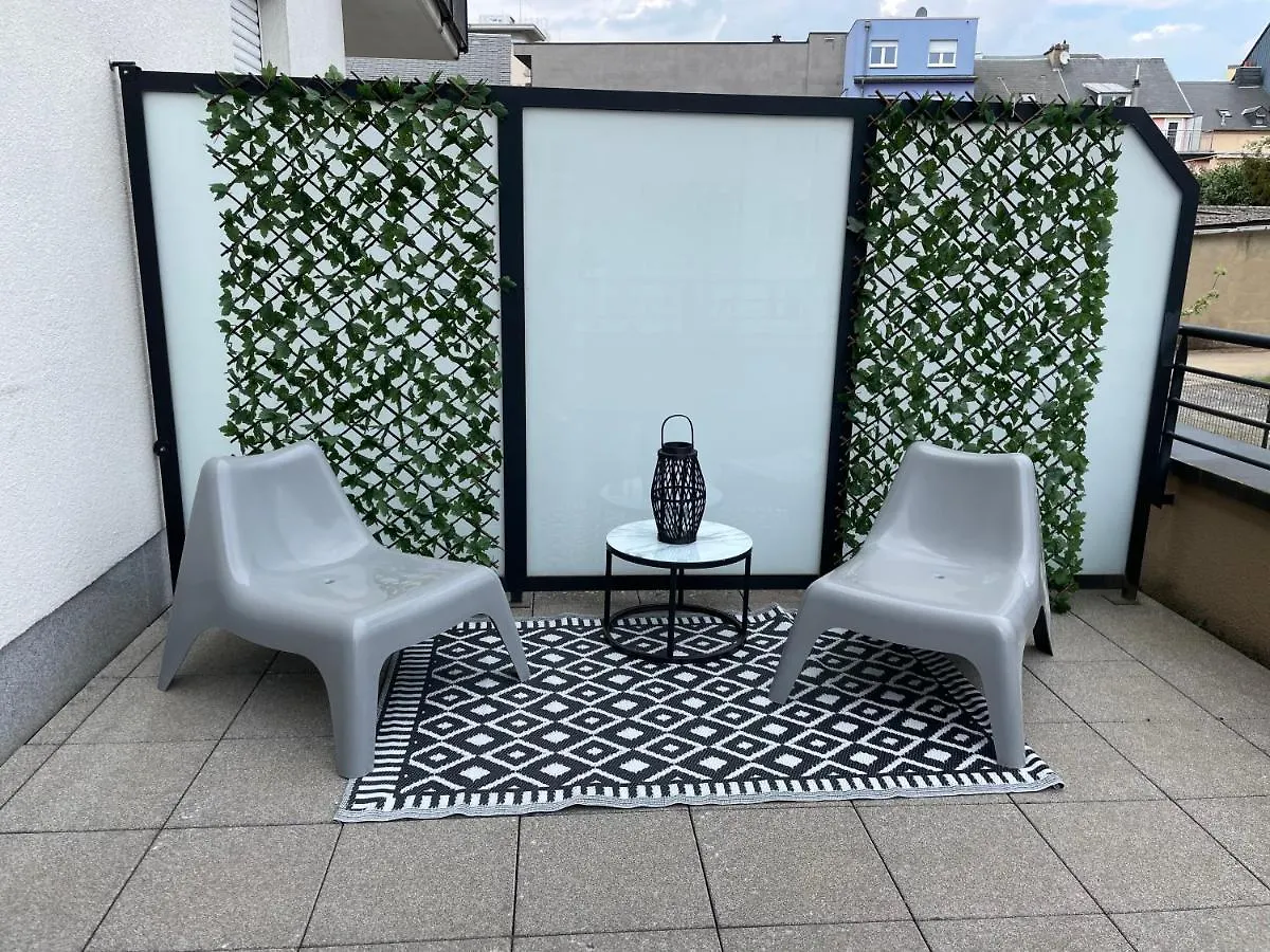 Spacious One Bedroom Apartment With Large Terrace In City Centre Luxemburgo